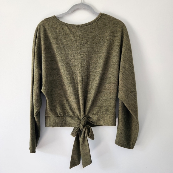 Olive Green Long Sleeve Soft Top with Bow Detail on Back Bottom sz M - Picture 3 of 4